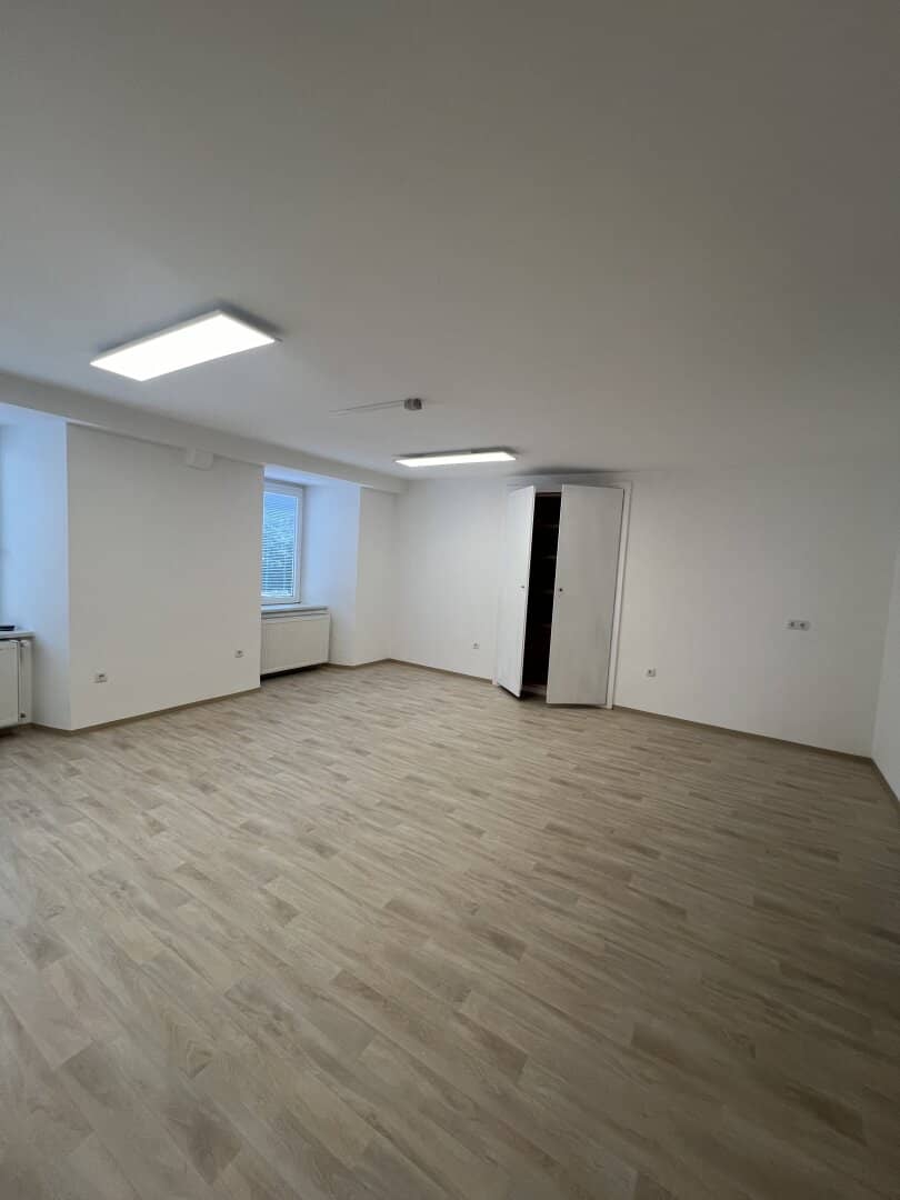 Schwaz bright commercial premises near the town center suitable for various sectors