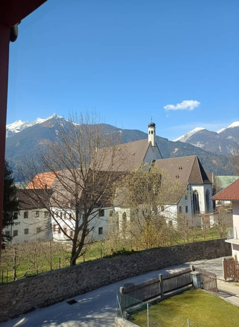 Schwaz: Zentrumsnah und doch ruhig - schön sanierte Wohnung in einmaliger Lage zu verkaufen