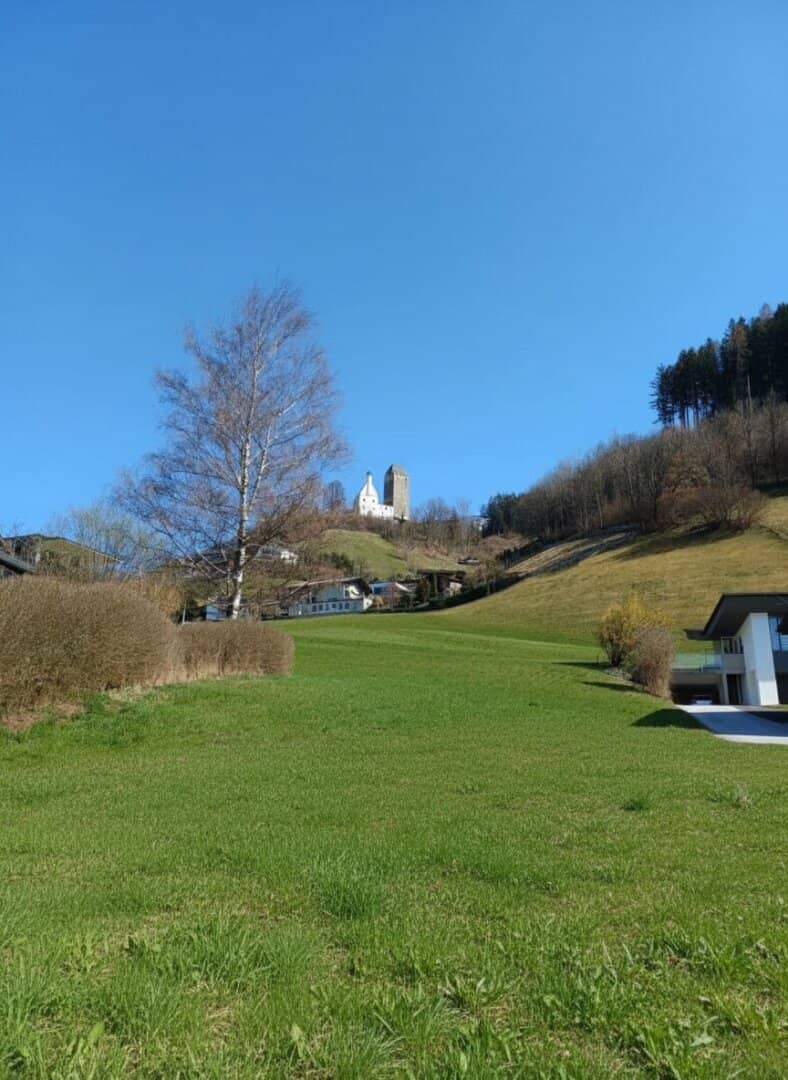 Schwaz: Zentrumsnah und doch ruhig - schön sanierte Wohnung in einmaliger Lage zu verkaufen