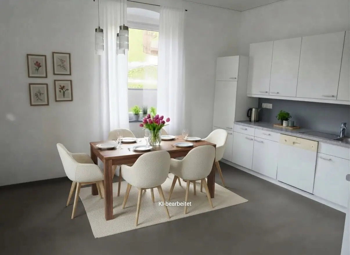 Schwaz: Close to the town center and yet quiet - beautifully renovated apartment in a unique location for sale
