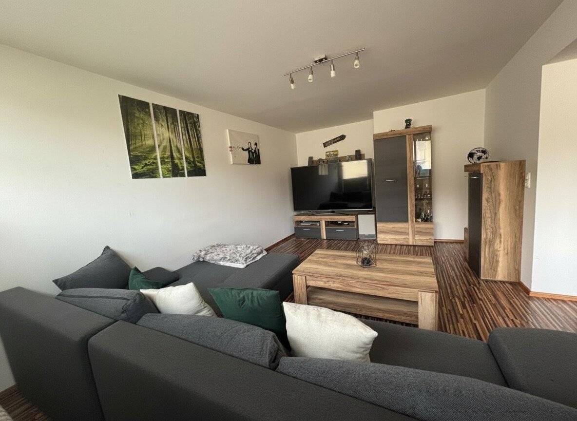 Schwaz: Schön renovierte 3-Zimmer-Wohnung samt eigener Garage