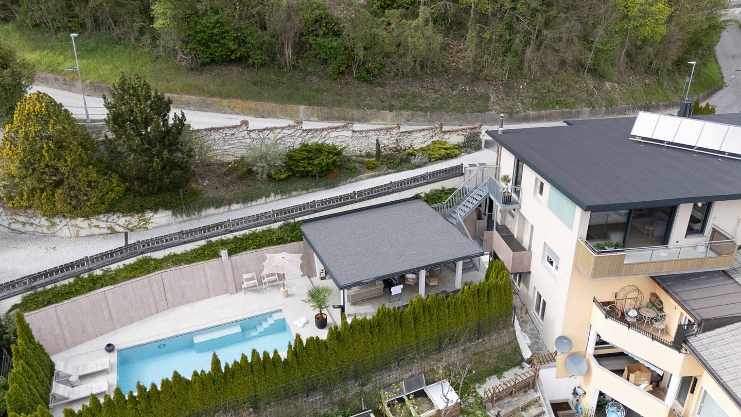 VOMP - Luxus-Maisonette-Wohnung mit Swimmingpool und einer traumhaften Aussicht auf die Tiroler Bergwelt zum Verkauf
