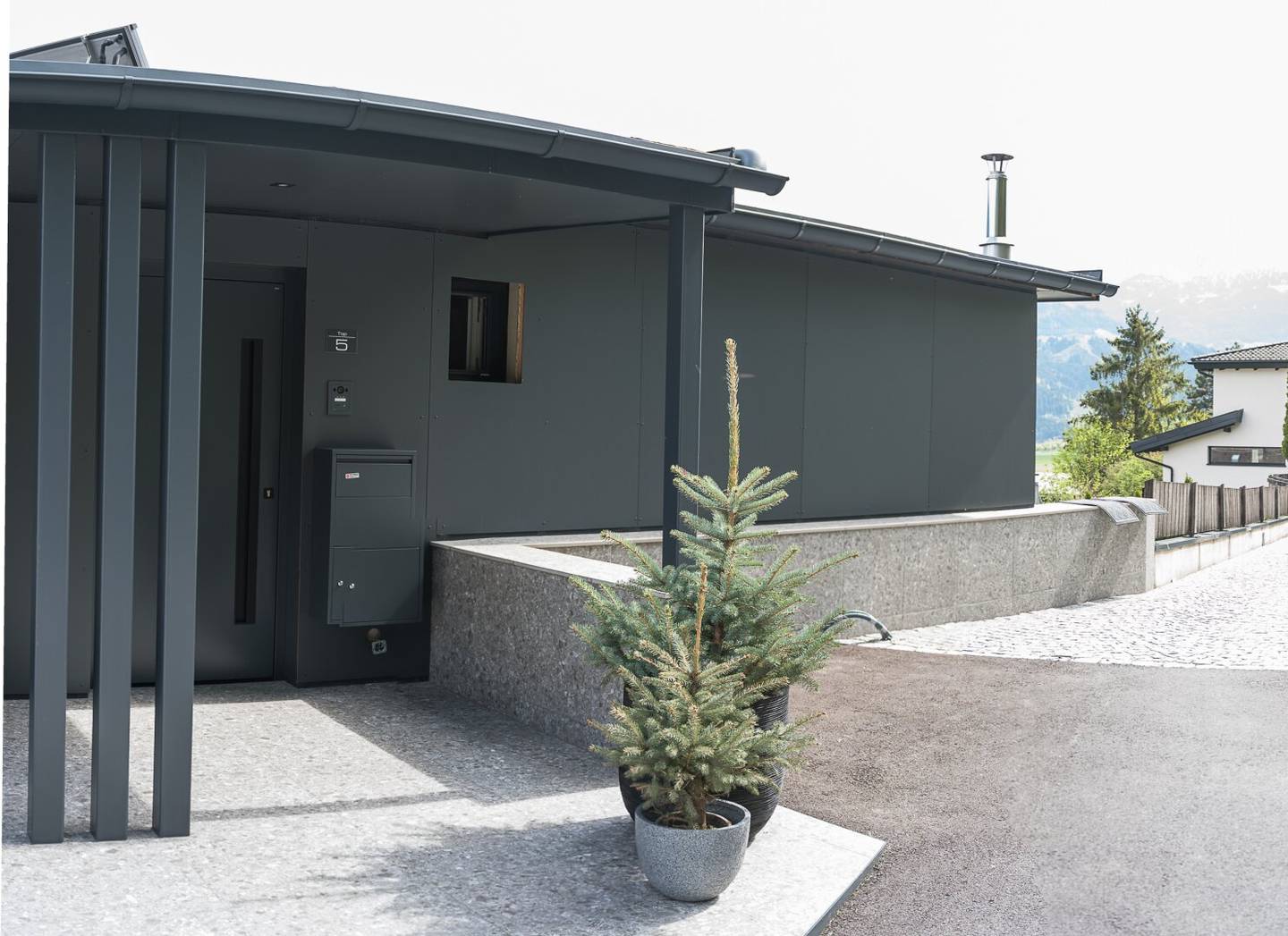 VOMP - Luxus-Maisonette-Wohnung mit Swimmingpool und einer traumhaften Aussicht auf die Tiroler Bergwelt zum Verkauf
