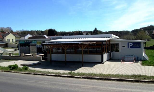 Snack bar for sale with good visible location, affordable rent and moderate takeover price