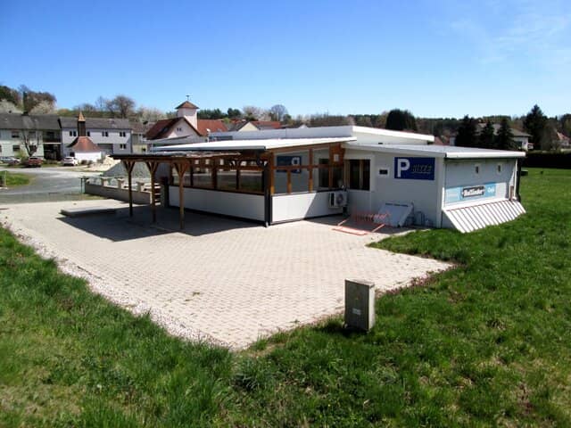 Snack bar for sale with good visible location, affordable rent and moderate takeover price