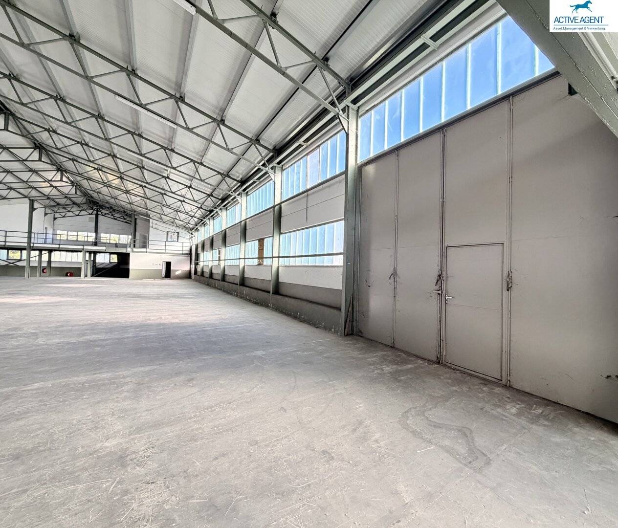 New affordable large (1,267 m²) warehouse and production hall near Schwechat Airport for rent