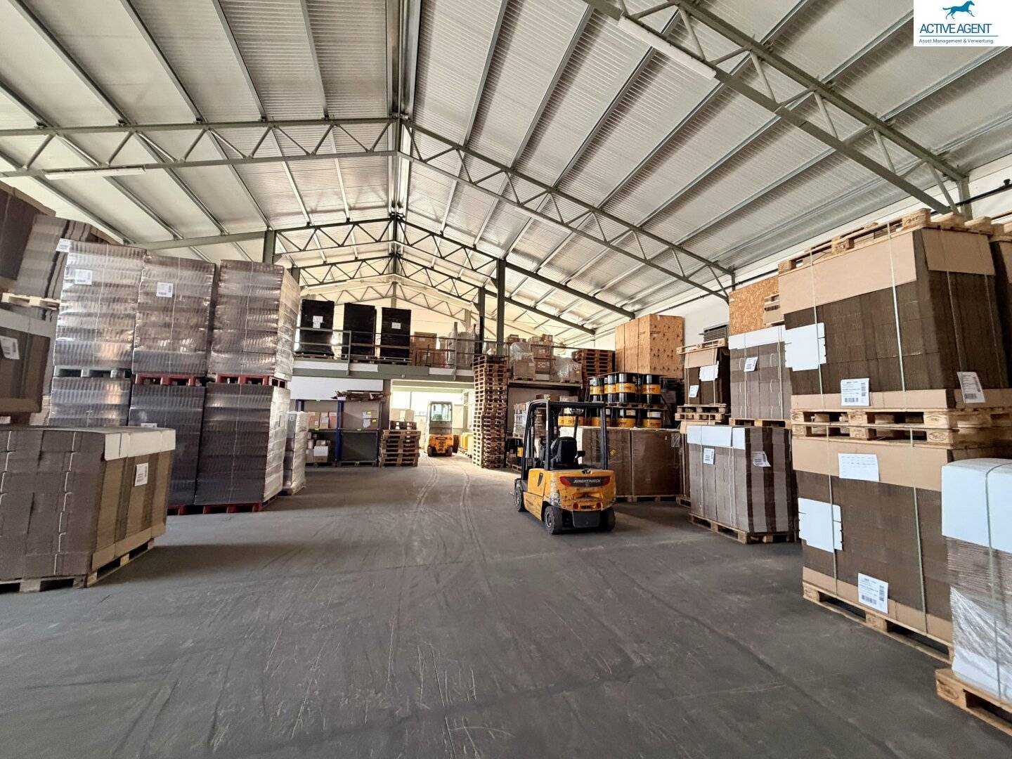 New affordable large (1,267 m²) warehouse and production hall near Schwechat Airport for rent