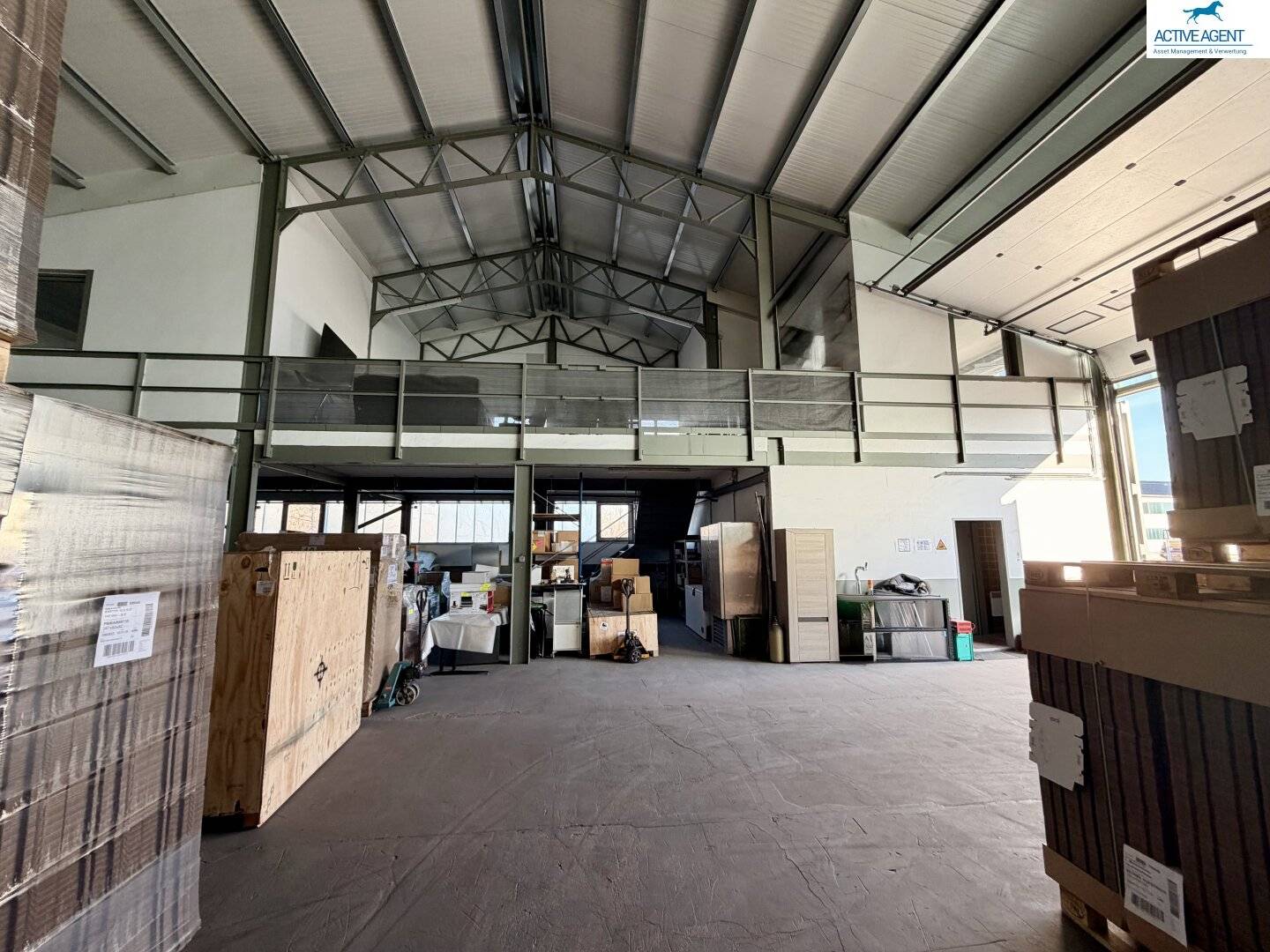 New affordable large (1,267 m²) warehouse and production hall near Schwechat Airport for rent