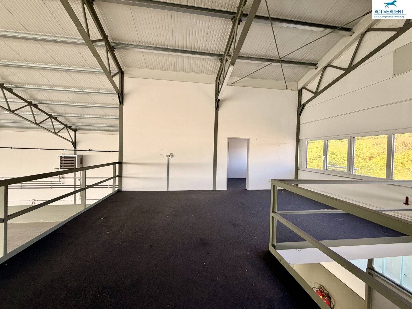 New affordable large (1,267 m²) warehouse and production hall near Schwechat Airport for rent