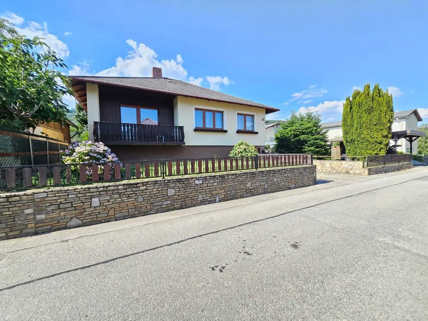 *** 1.900 M² GRUND & SEPARATER GROSSER WEIN-/PARTYKELLER – IHR ZUHAUSE MIT BESONDEREM FLAIR! ***