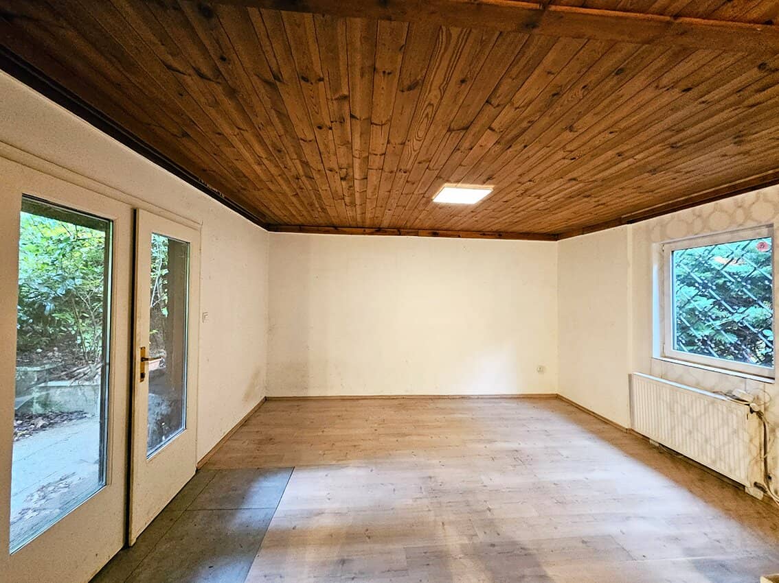 POOL AIR SOURCE HEAT PUMP + FIREPLACE PETS ALLOWED