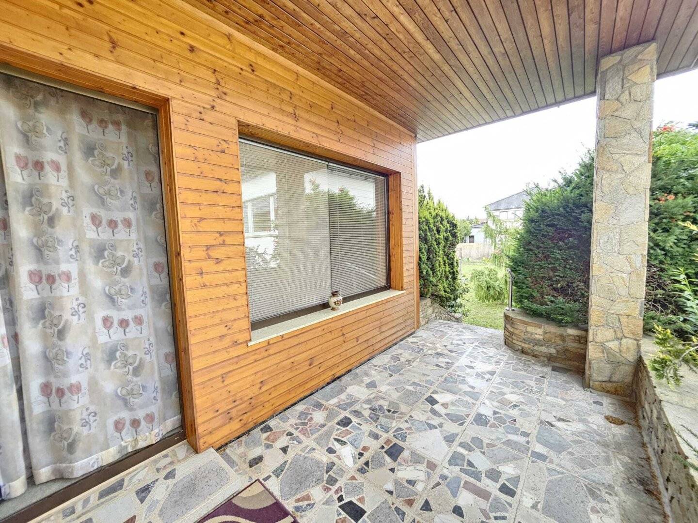 *** ENTZÜCKENDER BUNGALOW IN RUHIGER SIEDLUNGSLAGE MIT 2 TERRASSEN ***