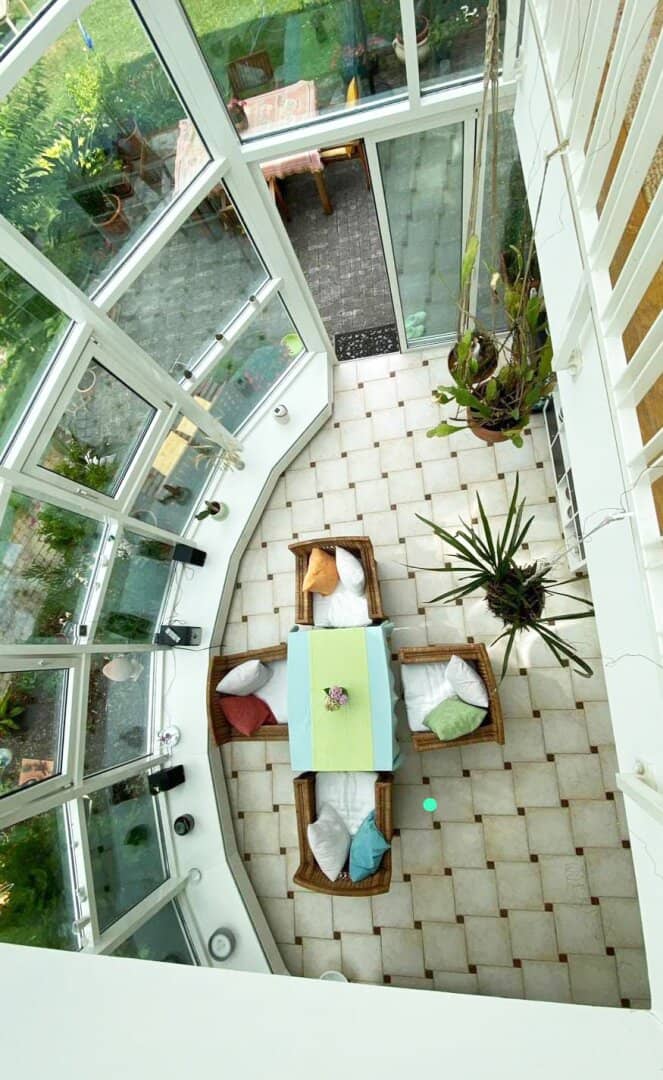 *** GROSSZÜGIGES WOHNEN *** RUHIGE SACKGASSENLAGE *** INDOOR-POOL *** 2 (ODER SOGAR 3) WOHNEINHEITEN MÖGLICH ***