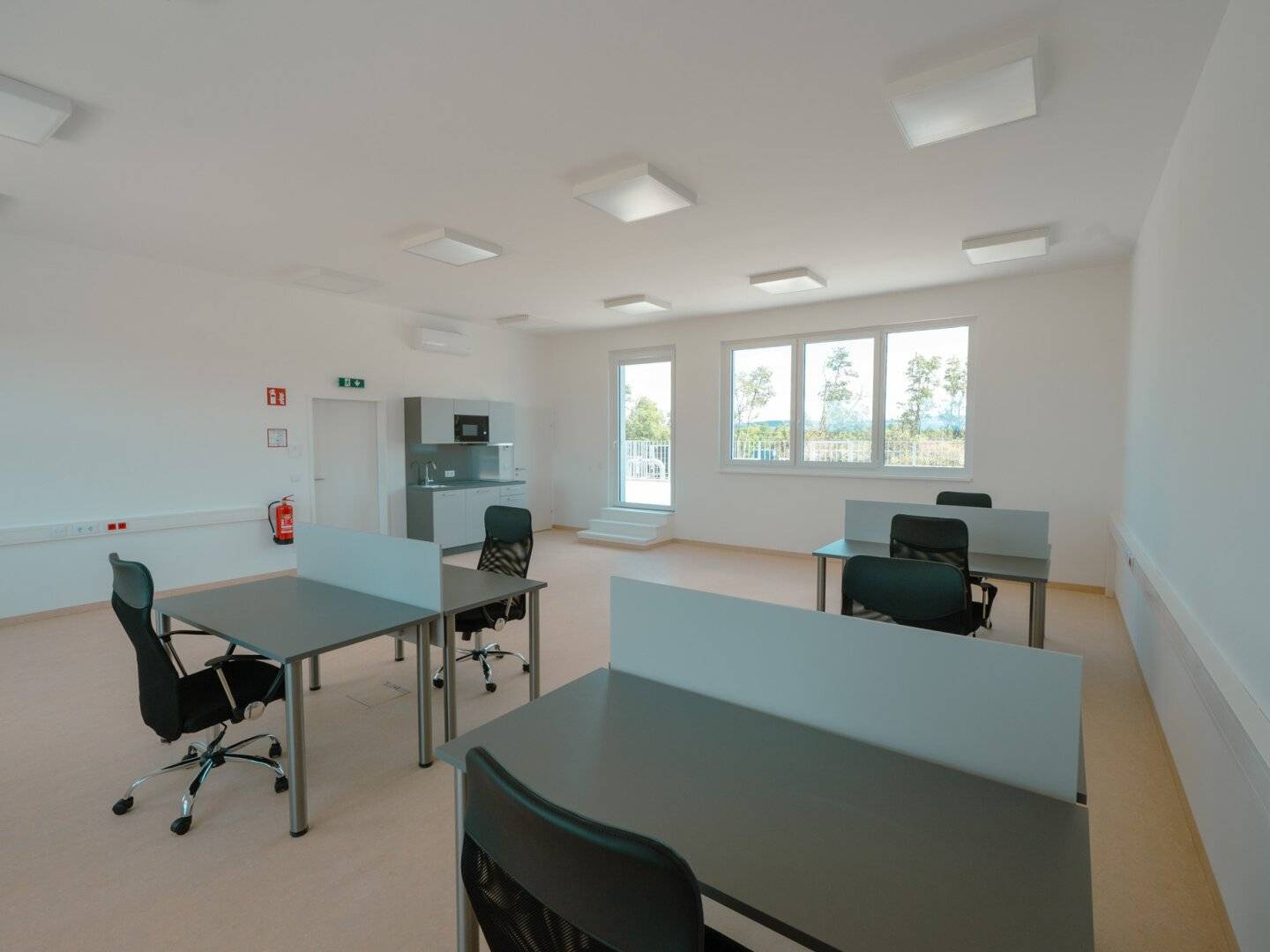 Sustainable business location with PV system and heat pump commission free first occupancy