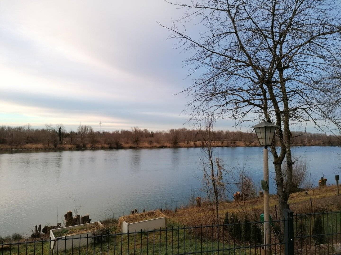 Living by the Inn Newly built bright three room apartment with furnished kitchen and loggia in Obernberg