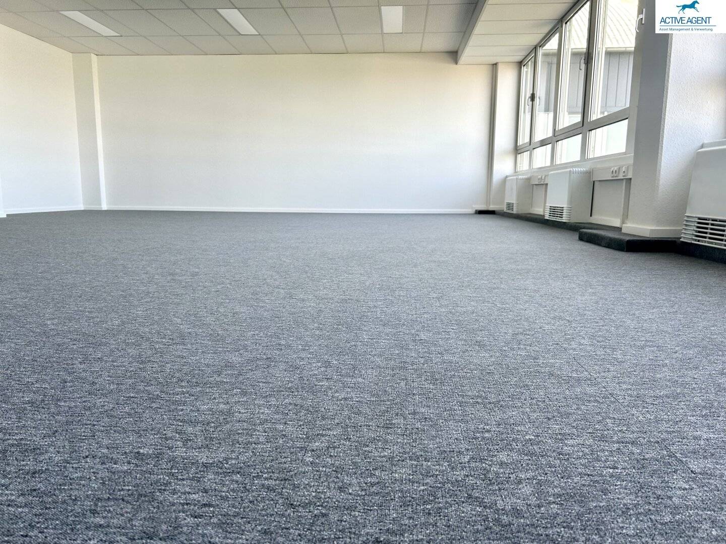 Canteen/Offices... Newly expanded flexible office/warehouse spaces from 250 to 3,000 m² including parking spaces for rent

? no trailing punctuation? keep as is per instruction: I will remove extra characters to avoid confusion. Let's provide clean translation without stray characters: "Canteen/Offices... Newly expanded flexible office/warehouse spaces from 250 to 3,000 m² including parking spaces for rent"