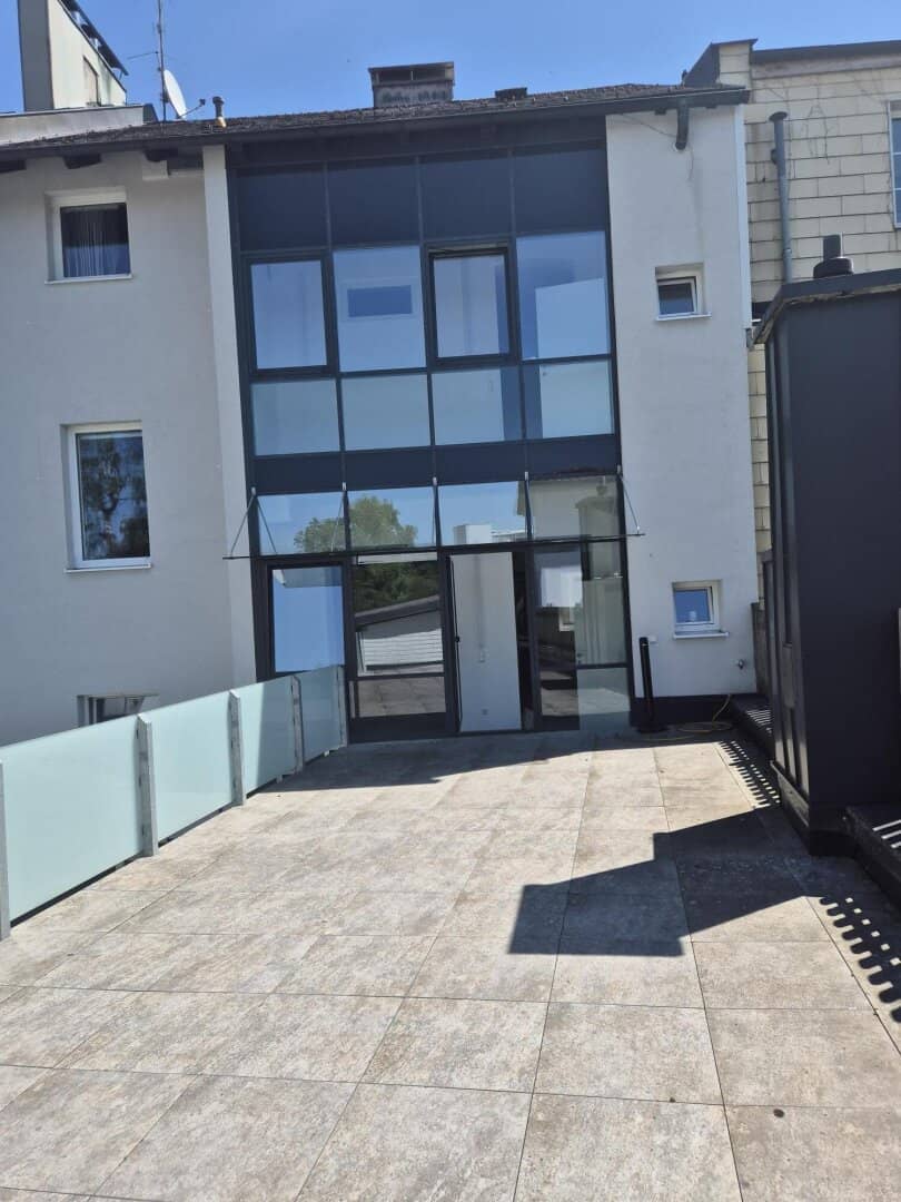 Klimatisierte topmodern ausgestattete Büro-/Praxisflächen im Zentrum von Ried im Innkreis