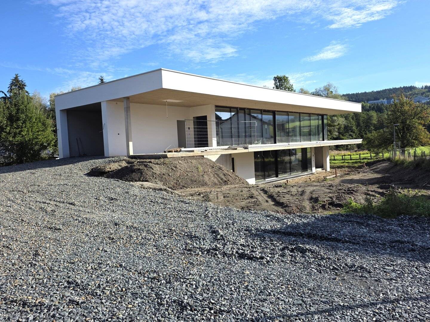 ALTHOFEN - WOHNUNG FÜR ANSPRUCHSVOLLE - MIT GARTEN UND 101 m² ÜBERDACHTE TERRASSE