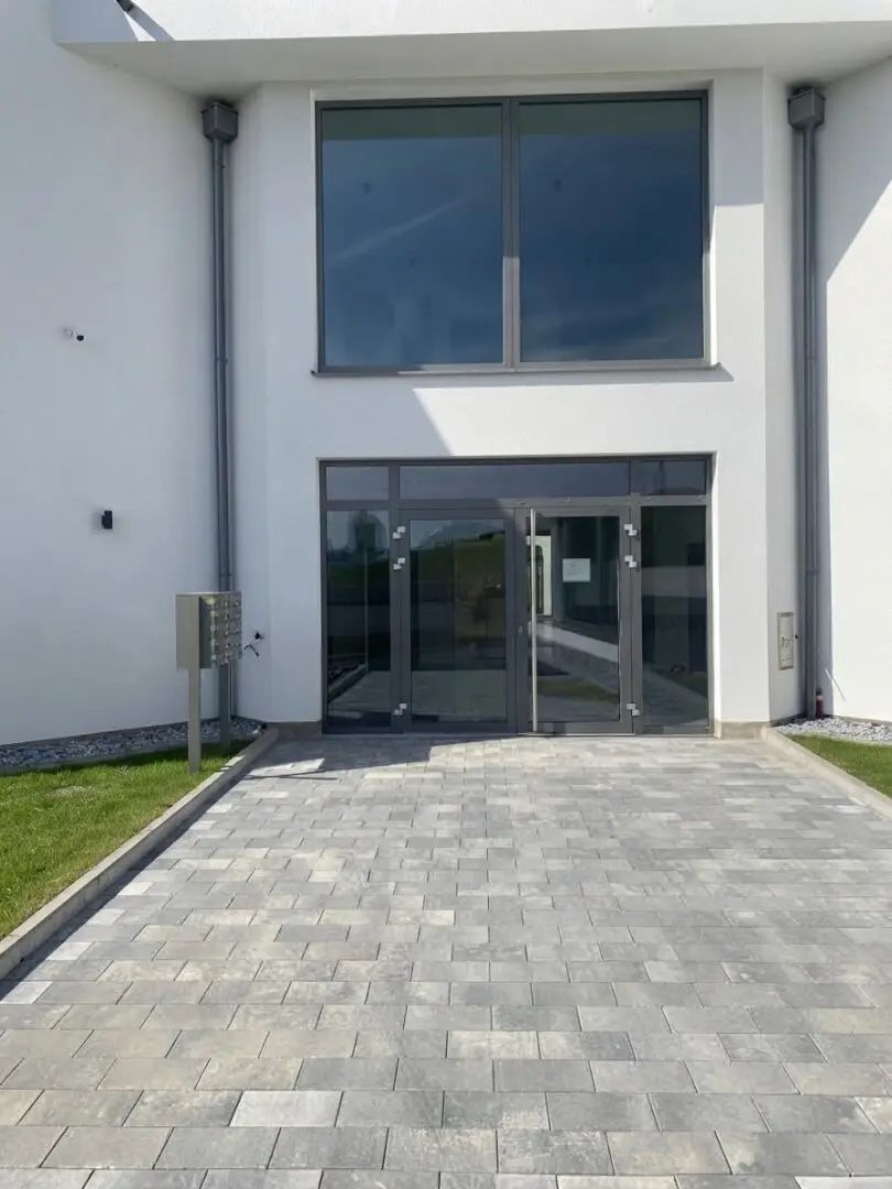 Erstbezug - hochwertig ausgestattete Bürofläche mit Terrasse