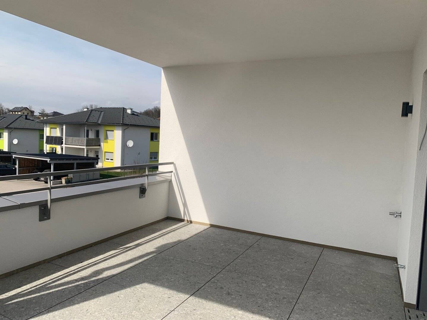 First occupancy well equipped office space with terrace","de":"Erstbezug hochwertig ausgestattete Bürofläche mit Terrasse"},