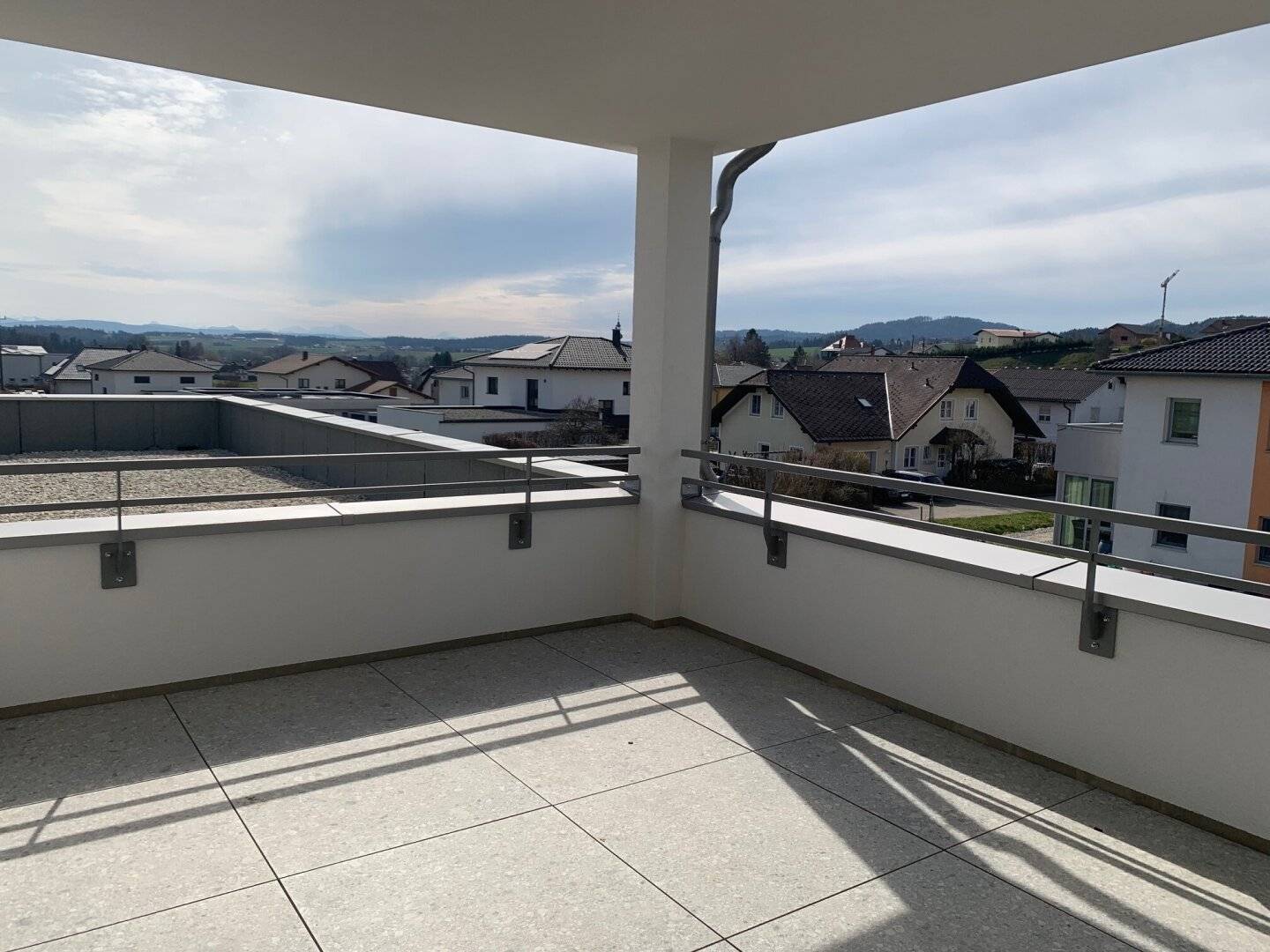 First occupancy well equipped office space with terrace","de":"Erstbezug hochwertig ausgestattete Bürofläche mit Terrasse"},