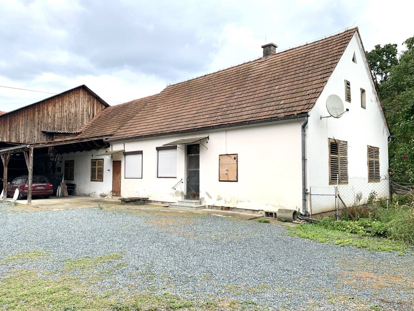 ** GÜSSING ** !! Renovierungsbedürftiger Altbestand in ruhiger und bevorzugter Stadtrandlage mit ca. 4.100 m2 Bauland !!