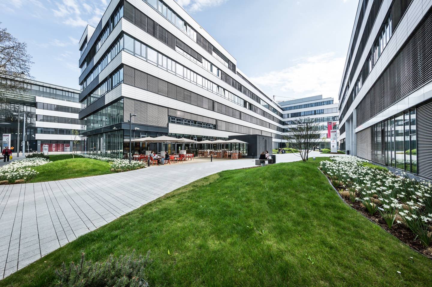 Apartment Euro Plaza Newly Renovated Office Space