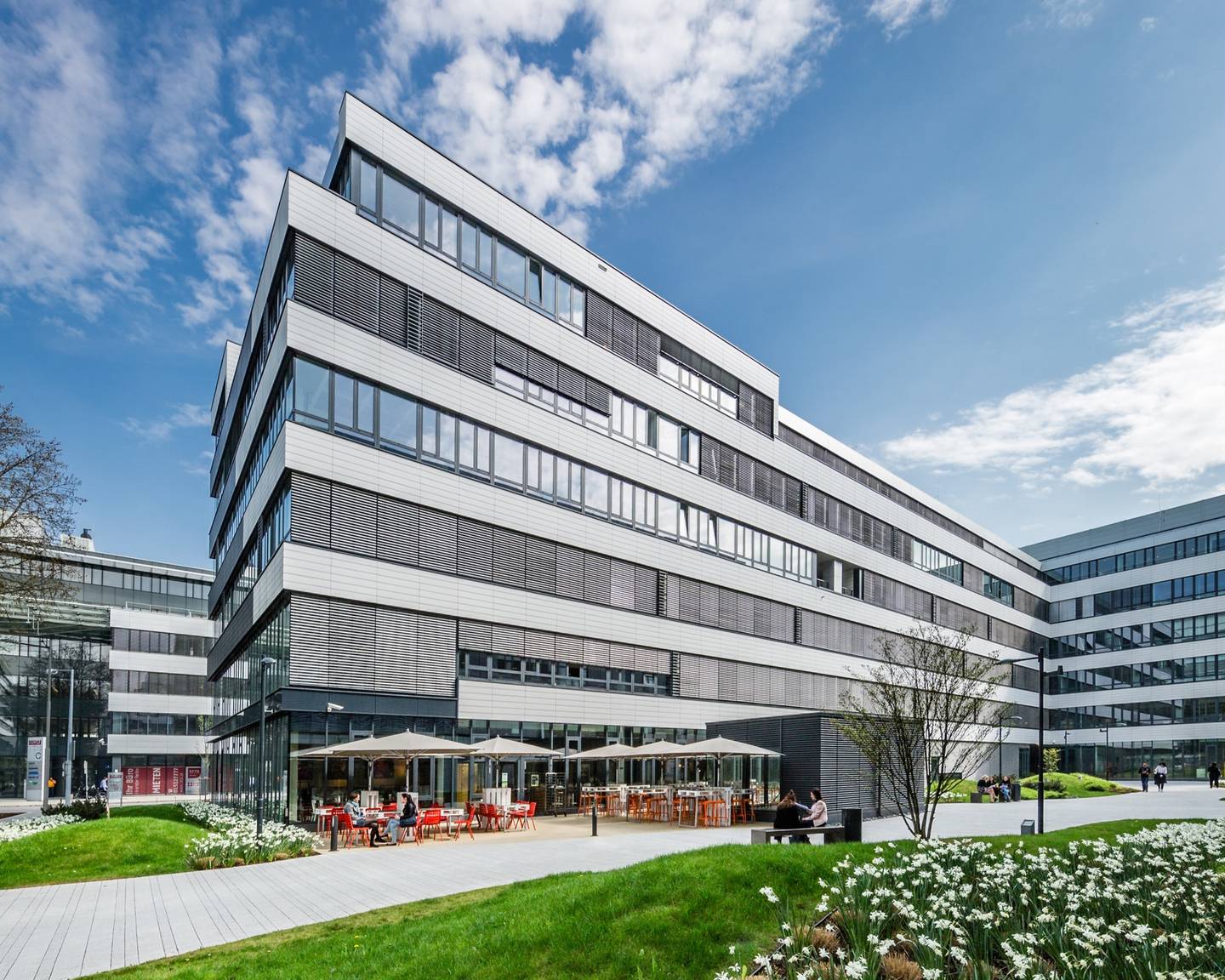 Apartment Euro Plaza Newly Renovated Office Space