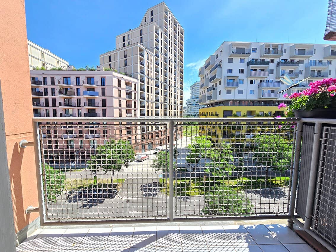 Balcony apartment in the city 3 rooms possible Also a great investment