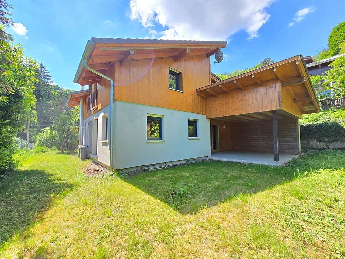 Modern wooden house in bio quality 5 rooms possible central quiet locationX