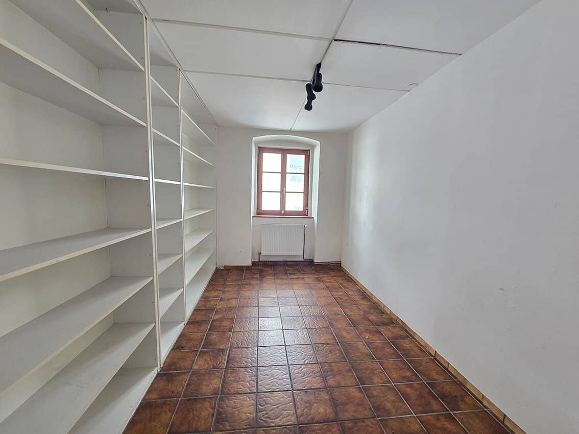 Historic Town Hall Garden with Outdoor Kitchen Private &amp; Professional Under One Roof Expandable