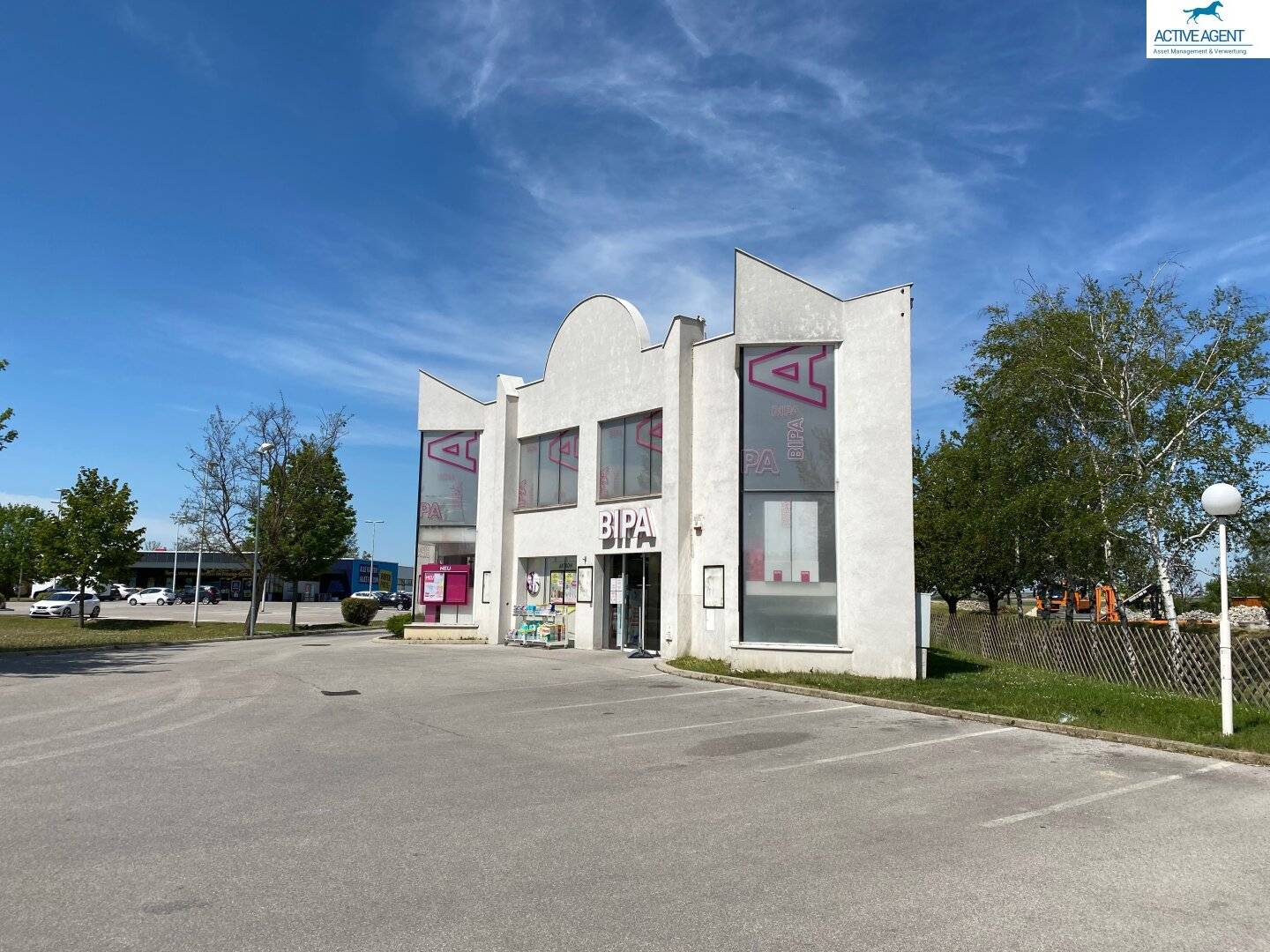 Geschäftsflächen Gewerbe 673m2 + 457m2  in bester Lage in Bruck an der Leitha zu vermieten/zu verkaufen