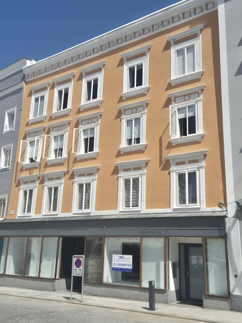 Best located commercial premises in the center of Ried