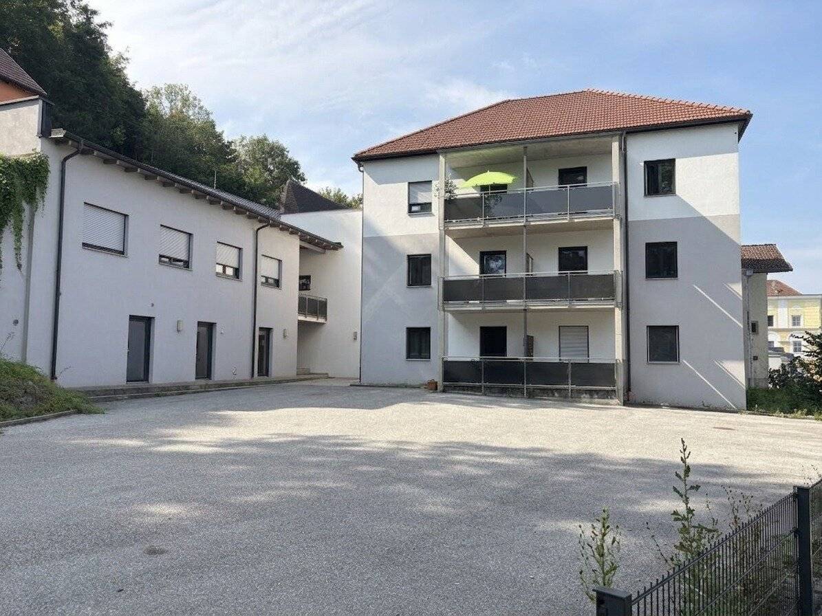 Modern two room apartment with balcony quiet location directly on the Inn