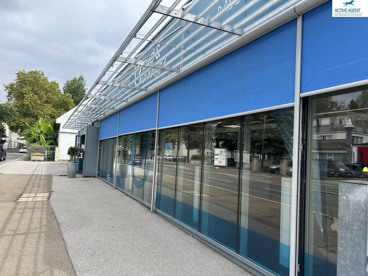 Attractive commercial premises +500 m² / Showroom / with parking spaces in Graz Mitte industrial area for rent