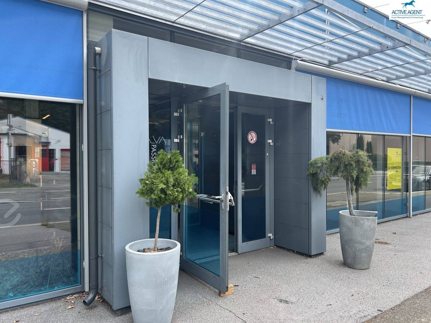 Attractive commercial premises +500 m² / Showroom / with parking spaces in Graz Mitte industrial area for rent
