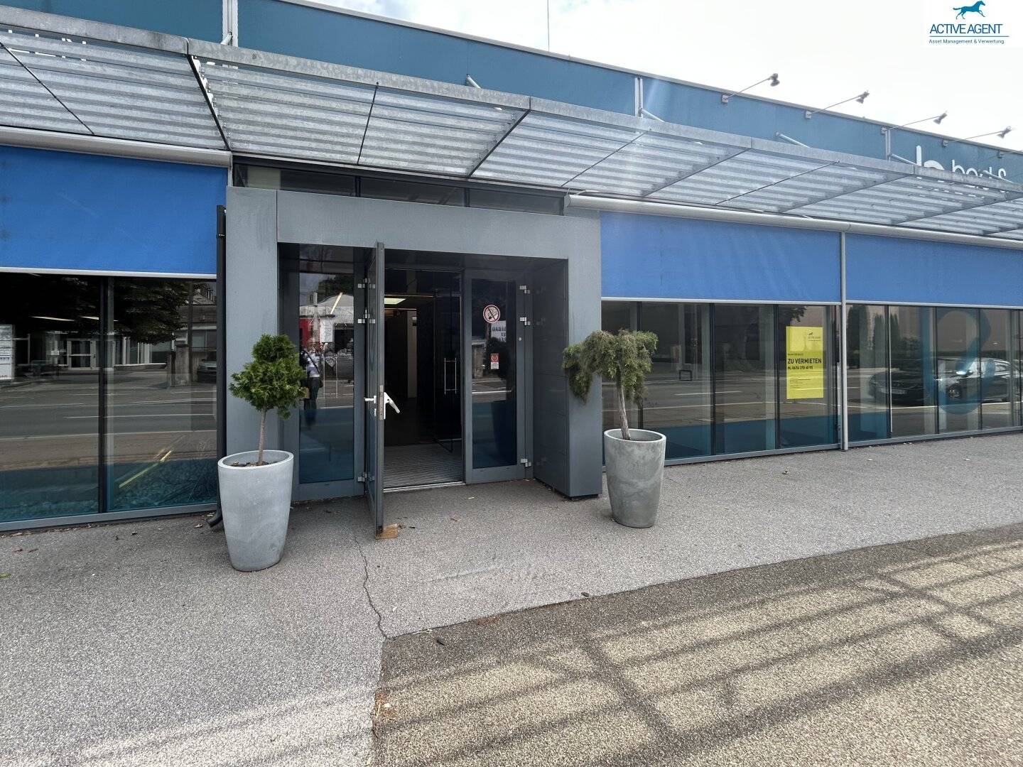 Attractive commercial premises +500 m² / Showroom / with parking spaces in Graz Mitte industrial area for rent