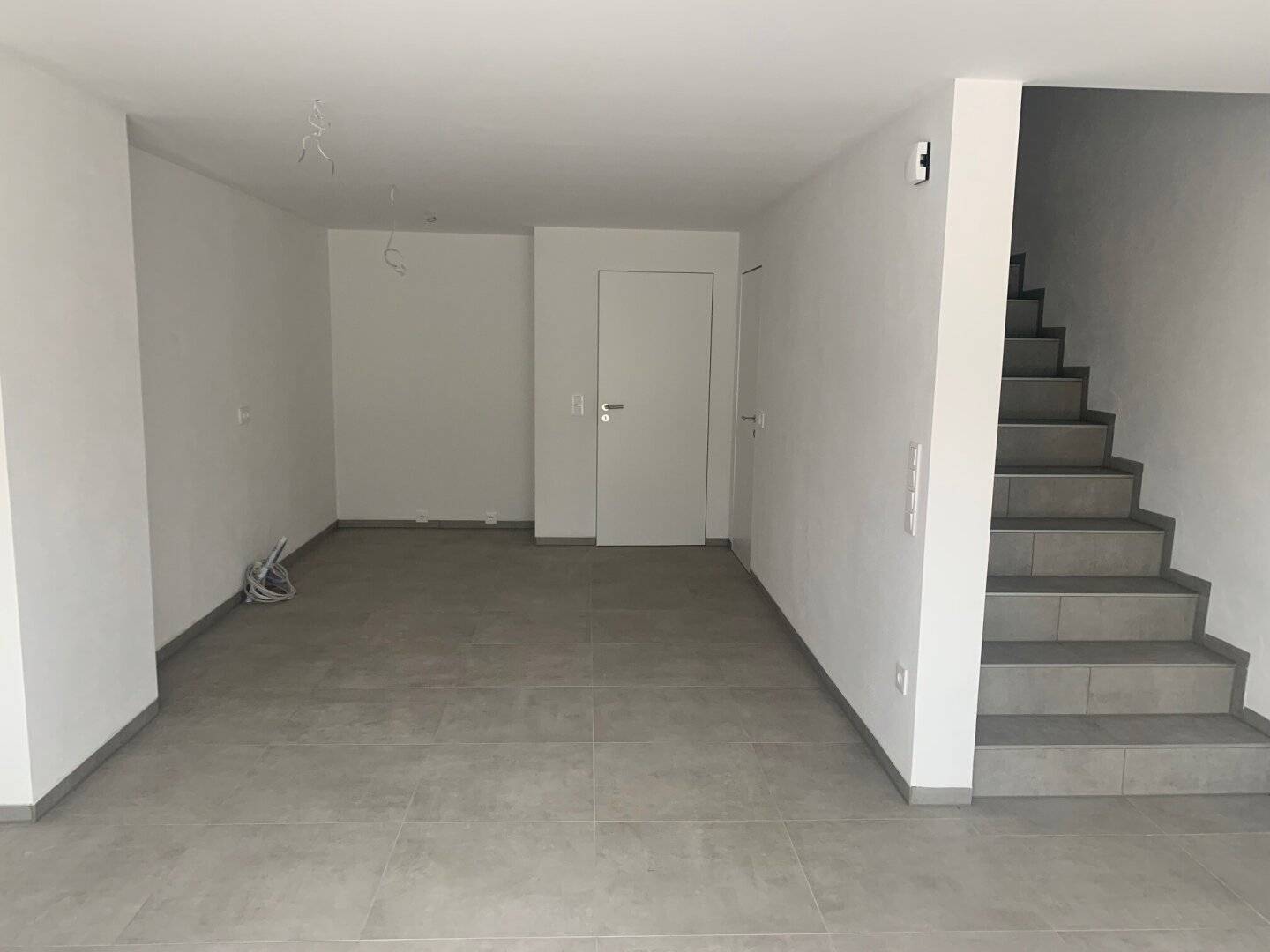 Gut vermietete Erstbezugs-Maisonettewohnung mit überdachter Terrasse und Garage