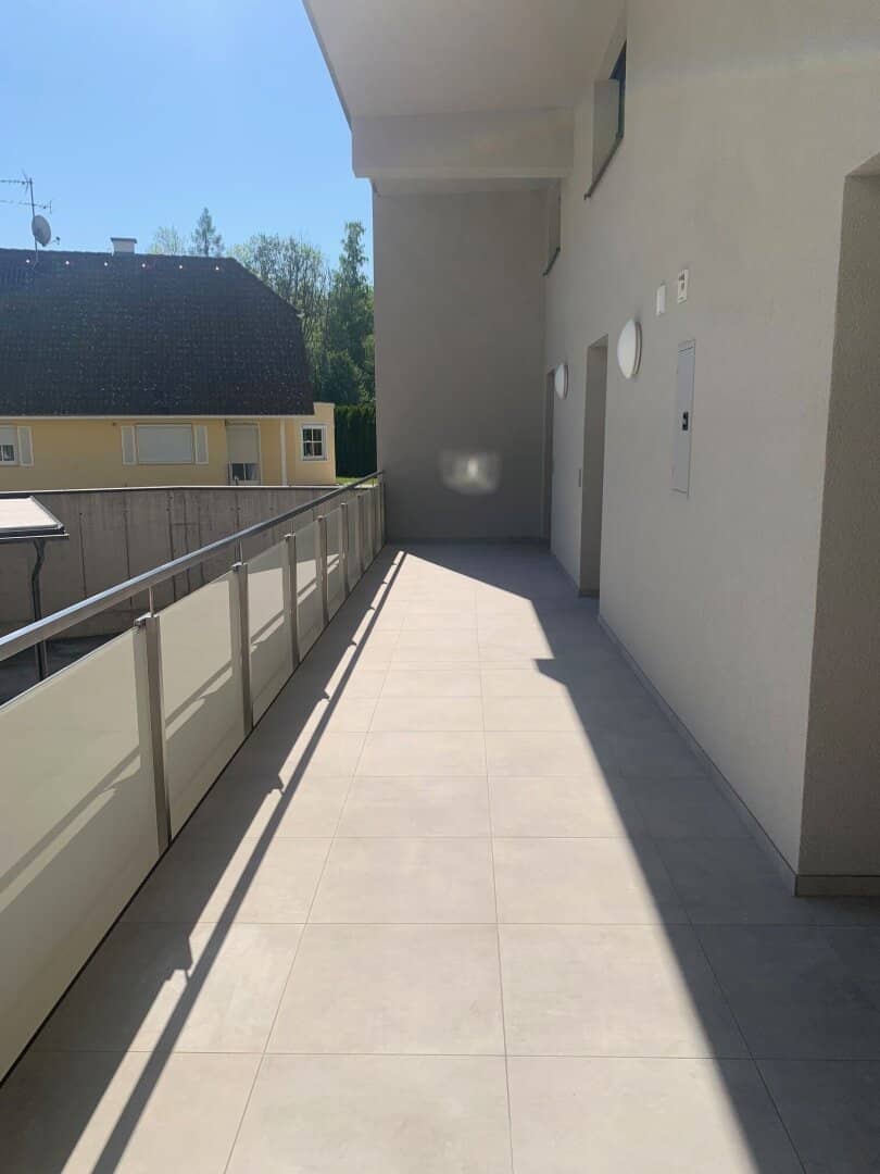 Gut vermietete Erstbezugs-Maisonettewohnung mit überdachter Terrasse und Garage