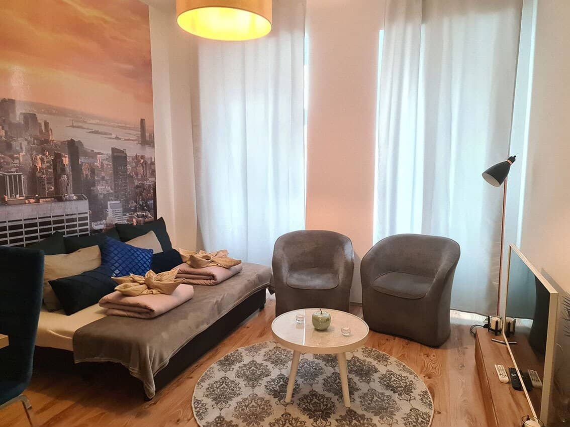 50% AIRBNB 50% SHORT TERM RENTALS PRIME LOCATION