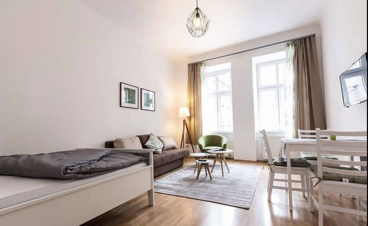 50% AIRBNB 50% SHORT TERM RENTALS PRIME LOCATION