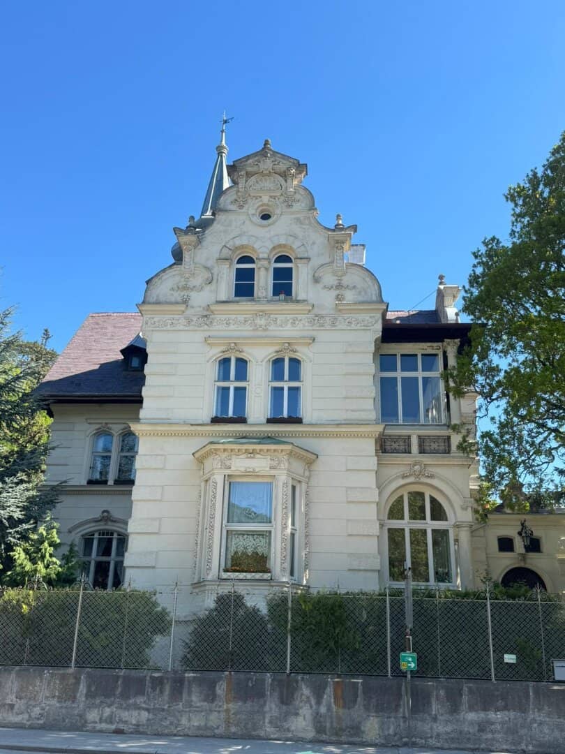 2 Wohnungen in stilvoller Villa in Bestlage von Baden