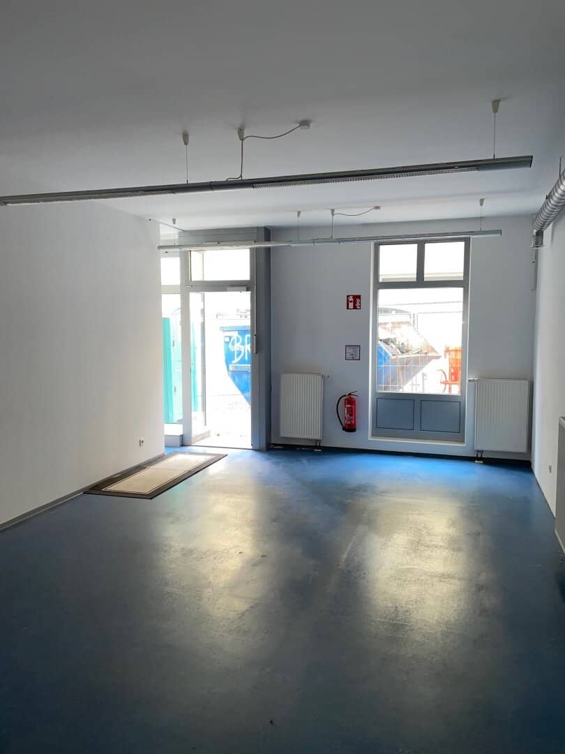 IDEAL SIZE: Well frequented commercial space in the center of Ried im Innkreis