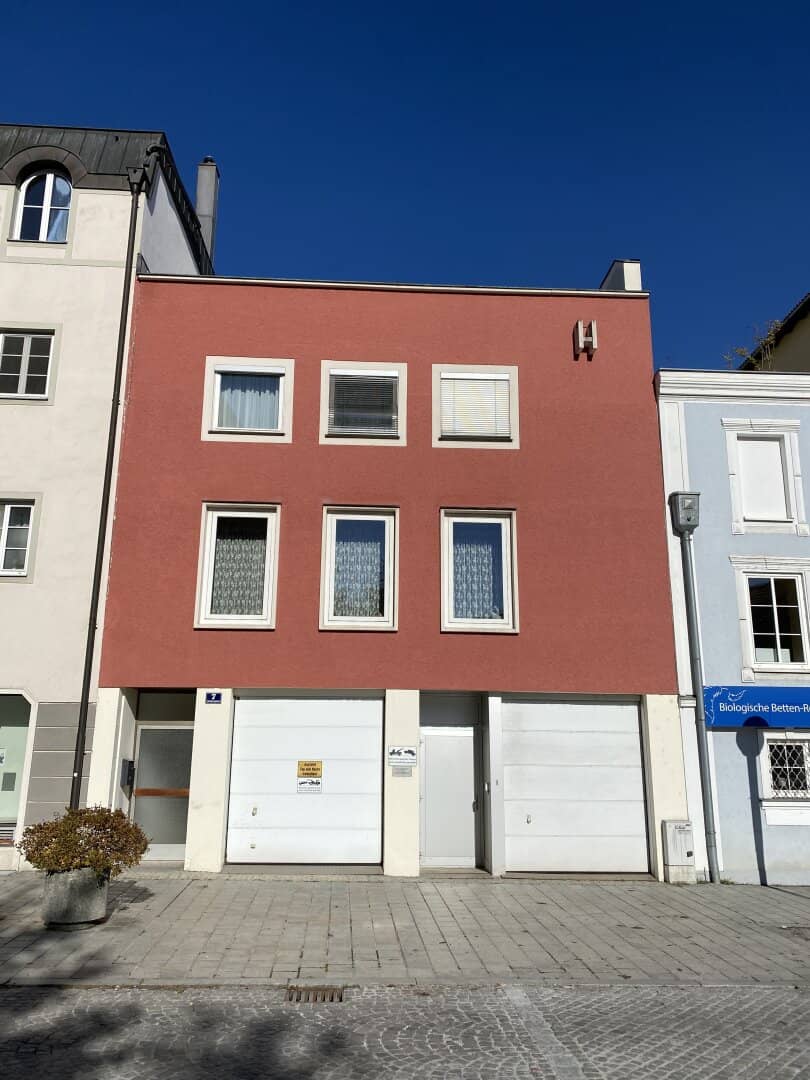Commercial building in a prime central location