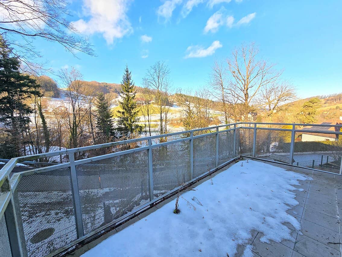 Great balcony apartment Heating: Pellets / Hot Water: Solar Purchase Option VR Tour