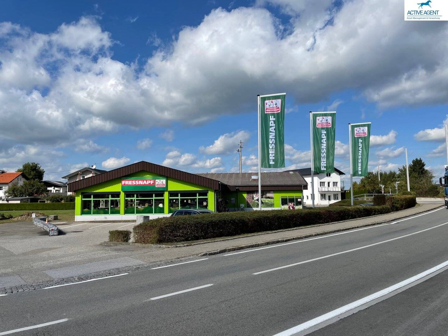 Gepflegtes, vermietetes Geschäftslokal (Superädifikat) in Mattighofen zu verkaufen (Rendite 7,75%)