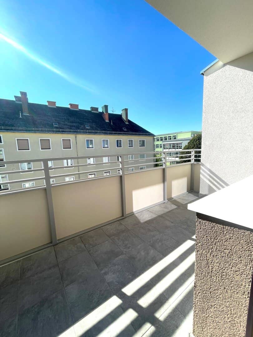 Geidorf I Unrenovated residential jewel I Quiet location with green view I High ceilings I Old building charm with parquet I Bathroom with bathtub I PROJEKT WOHNEN