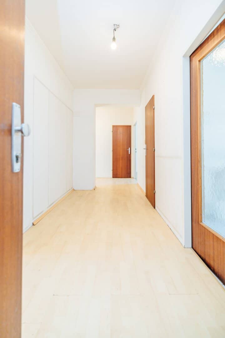 Geidorf I Unrenovated residential jewel I Quiet location with green view I High ceilings I Old building charm with parquet I Bathroom with bathtub I PROJEKT WOHNEN