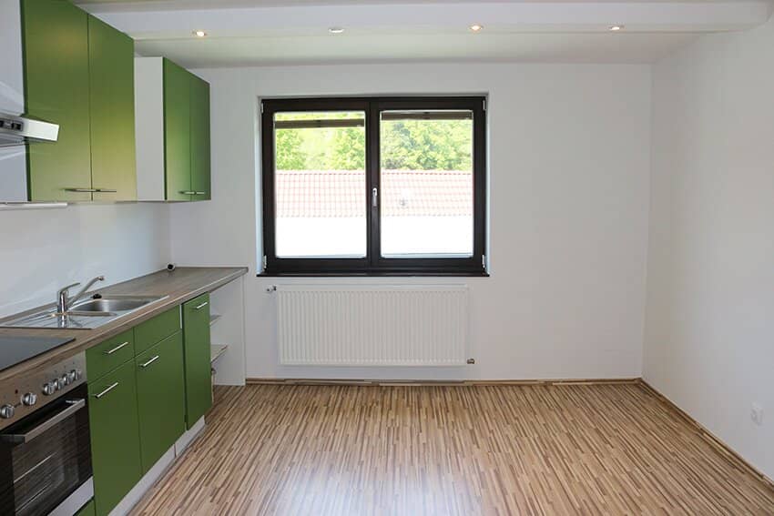 *** LOFTARTIGES DACHGESCHOSS *** UNBEFRISTET *** GROSSE GARTENANLAGE *** KFZ STELLPLATZ ***