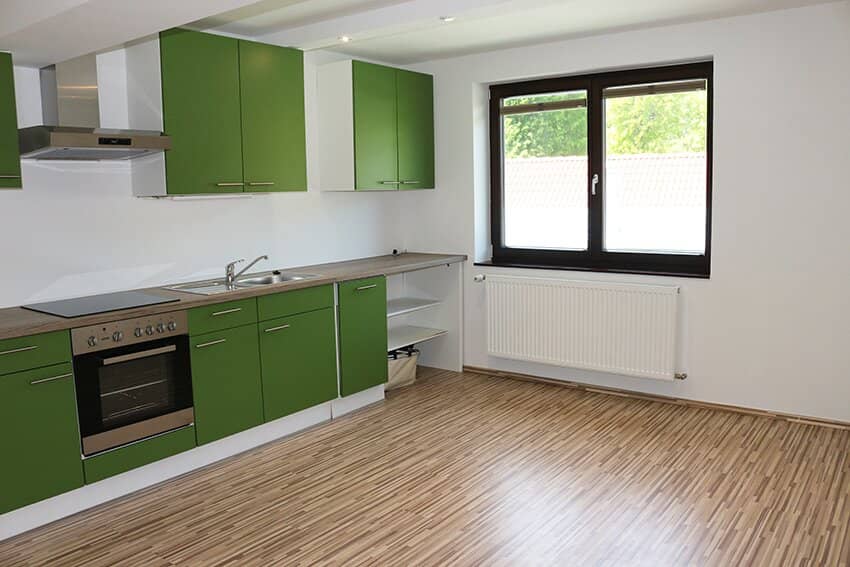 *** LOFTARTIGES DACHGESCHOSS *** UNBEFRISTET *** GROSSE GARTENANLAGE *** KFZ STELLPLATZ ***